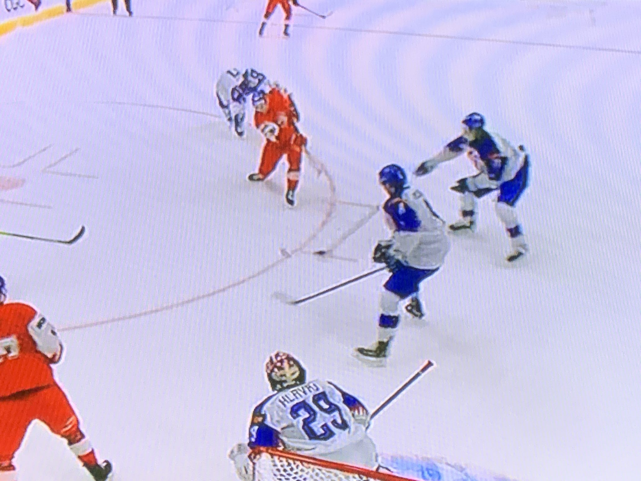 Un but, une passe, une punition et une expulsion pour Adam Raska ...