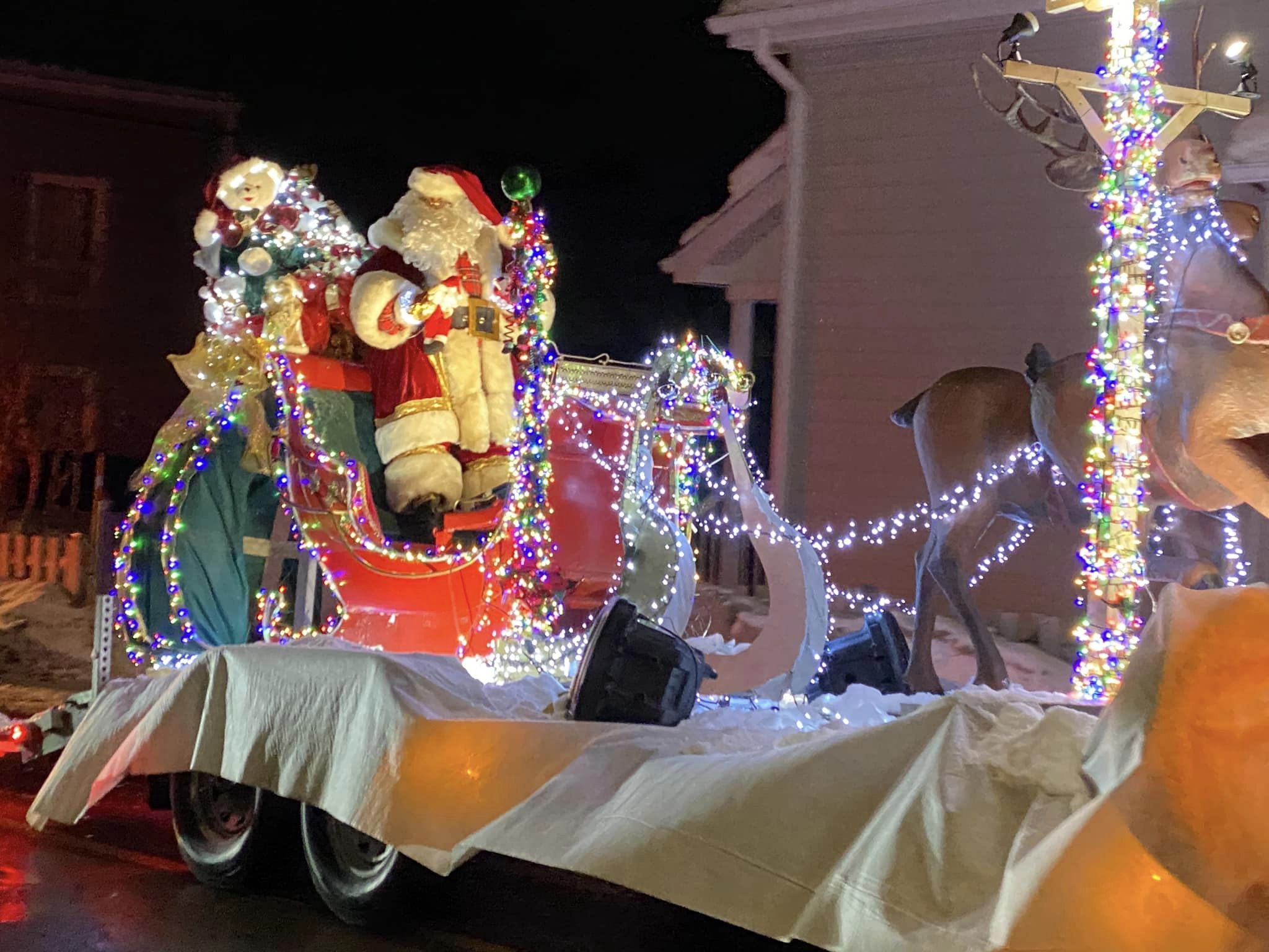 Mont-Joli fête Noël : spectacle, défilé et feux d’artifice | Journal Le ...