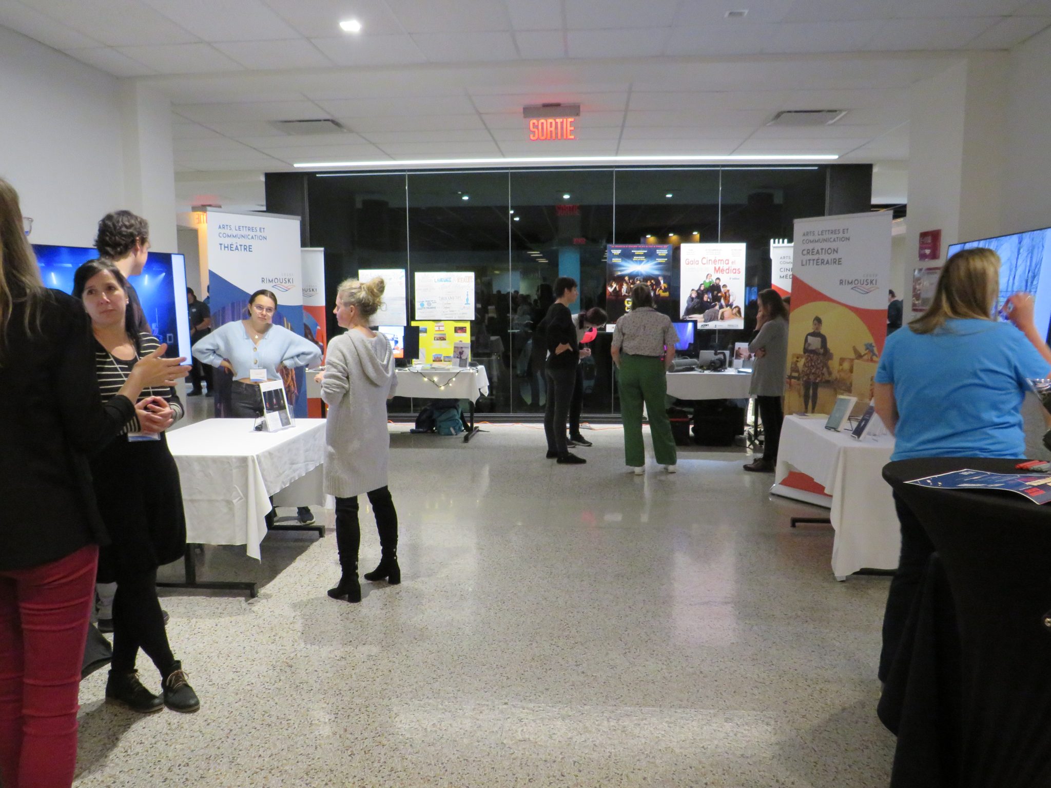 Des jeunes de la Gaspésie envisagent le Cégep de Rimouski Journal Le Soir