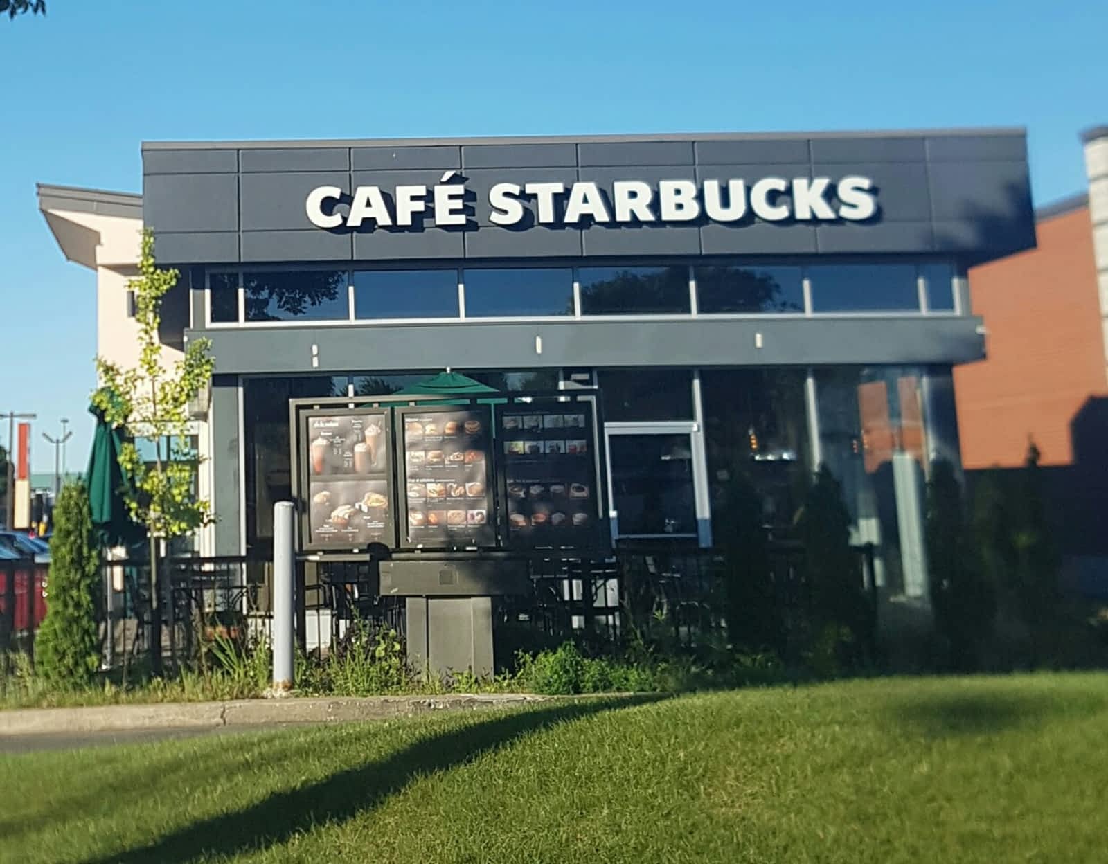 Starbucks revient dans le BasSaintLaurent Journal Le Soir